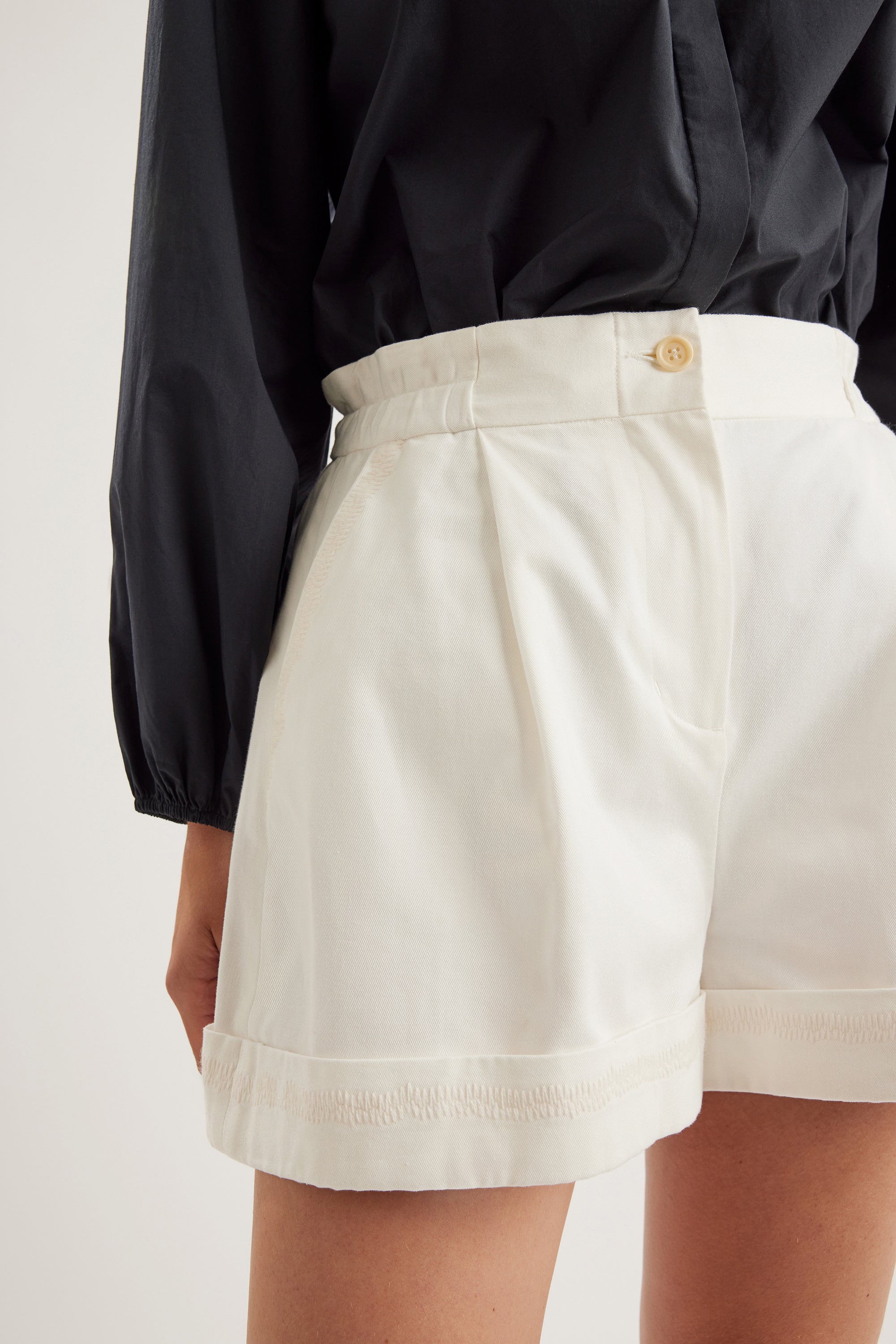 Duinen Emb Short in Ivory
