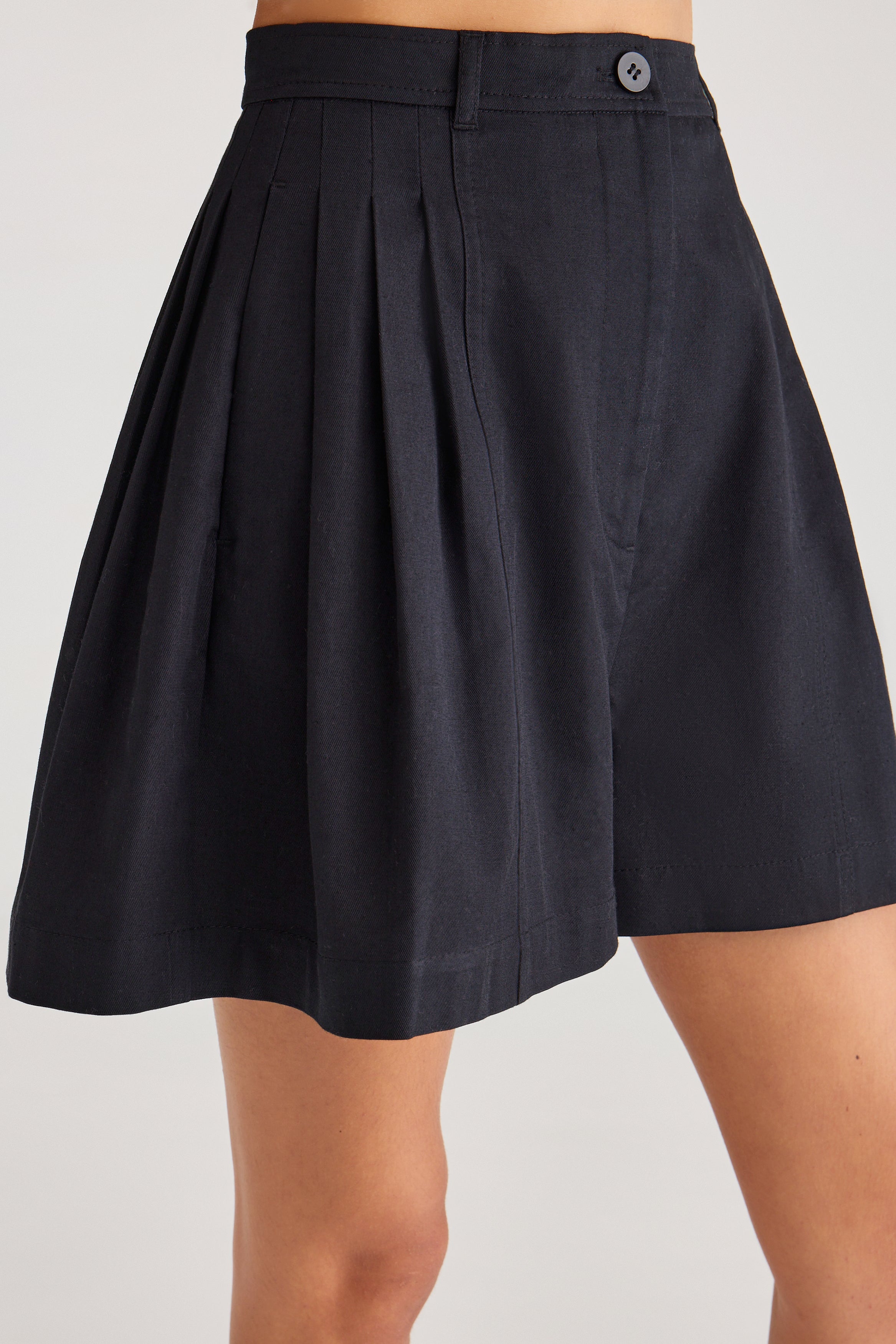 Maiko Short in Black