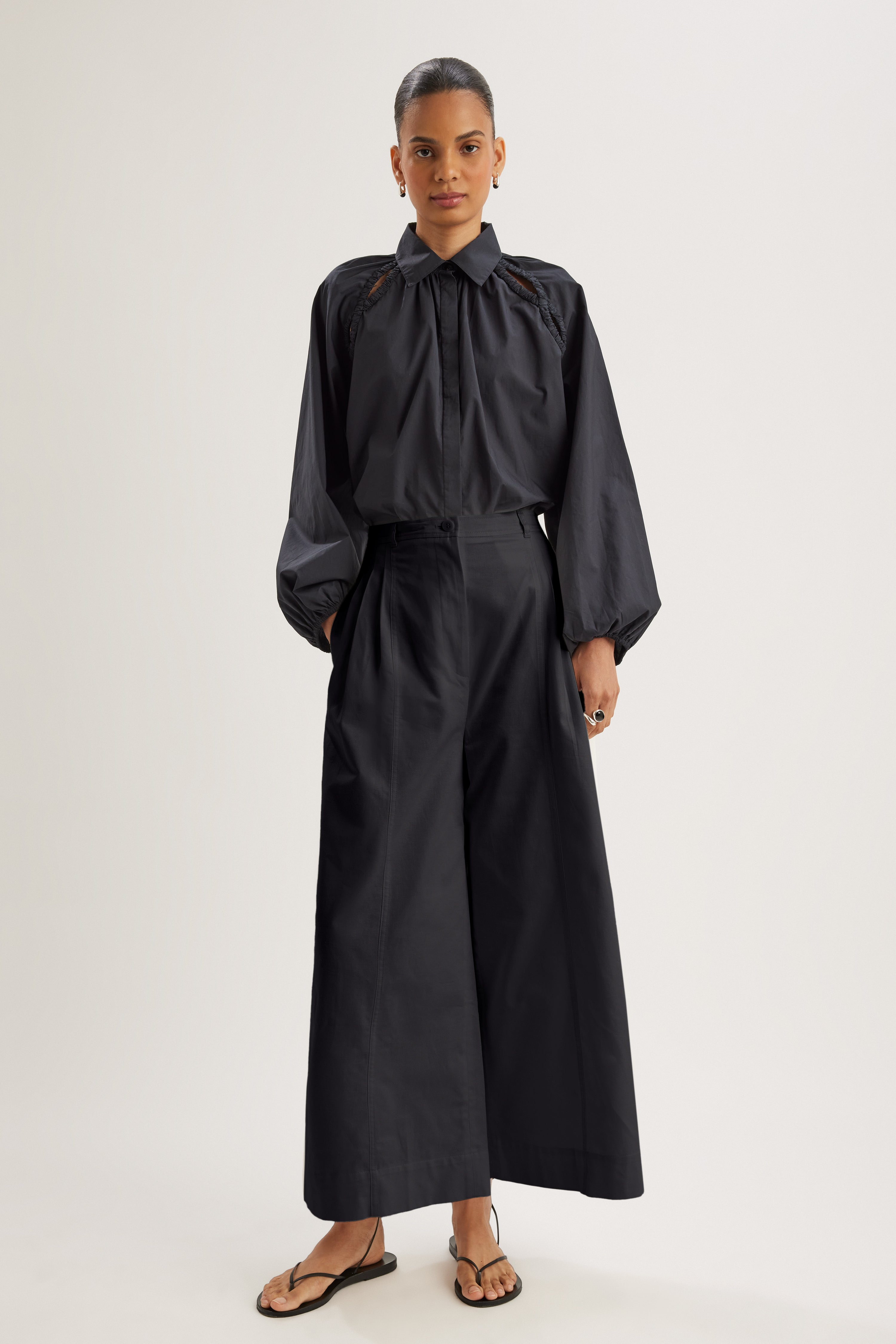 Yuna Pant in Black