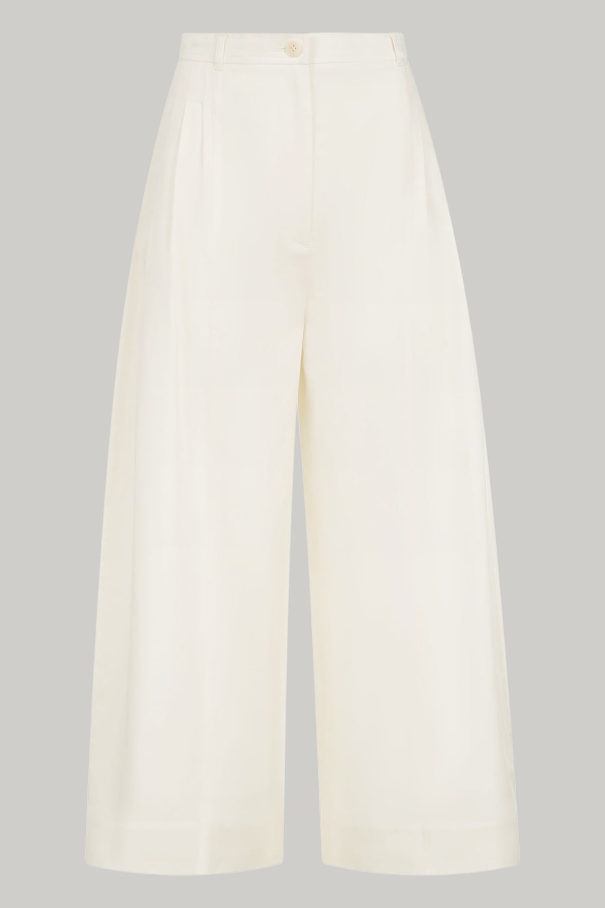 Yuna Pant in Ivoire