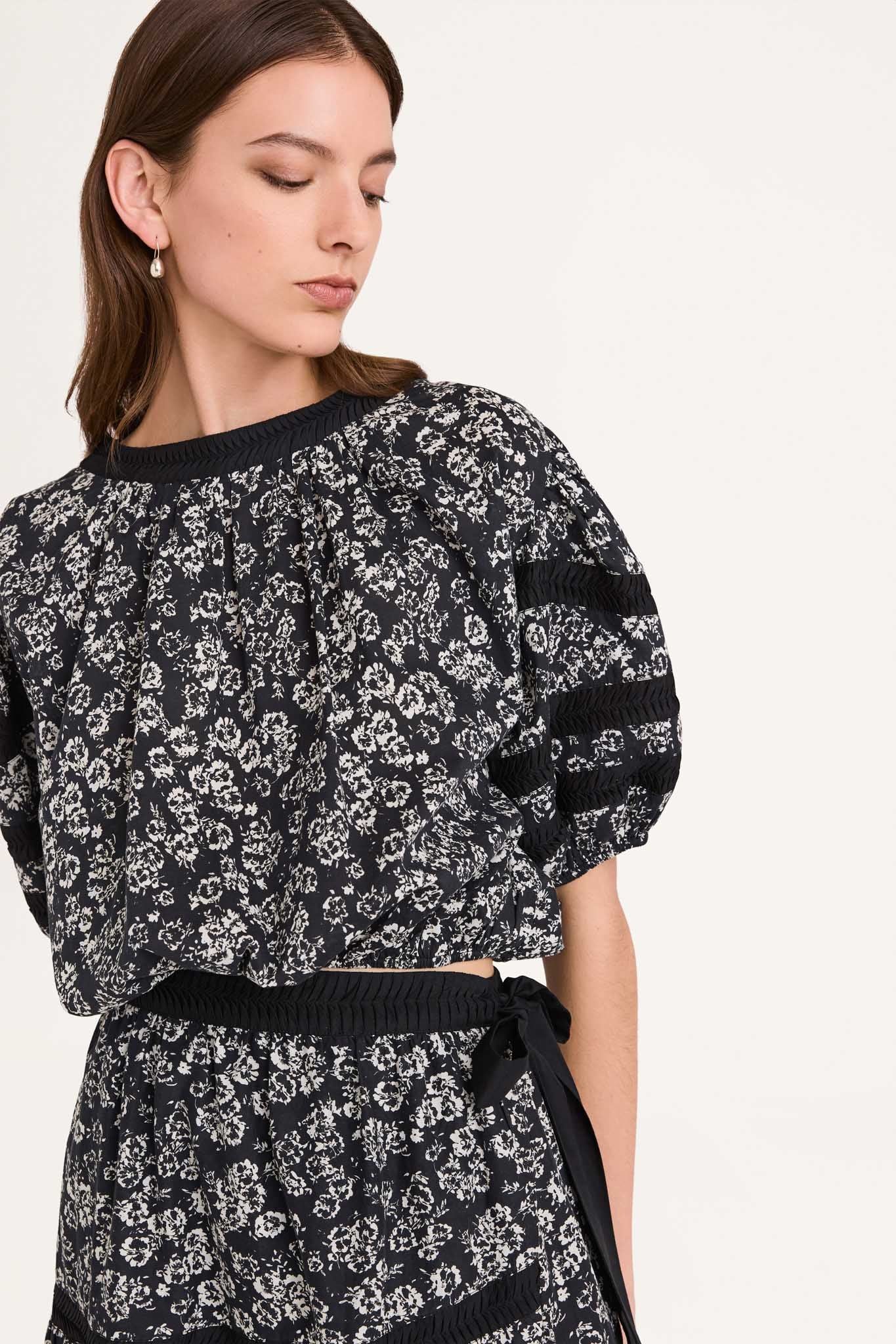 Magere Top in Black Stamped Floral Print – Merlette