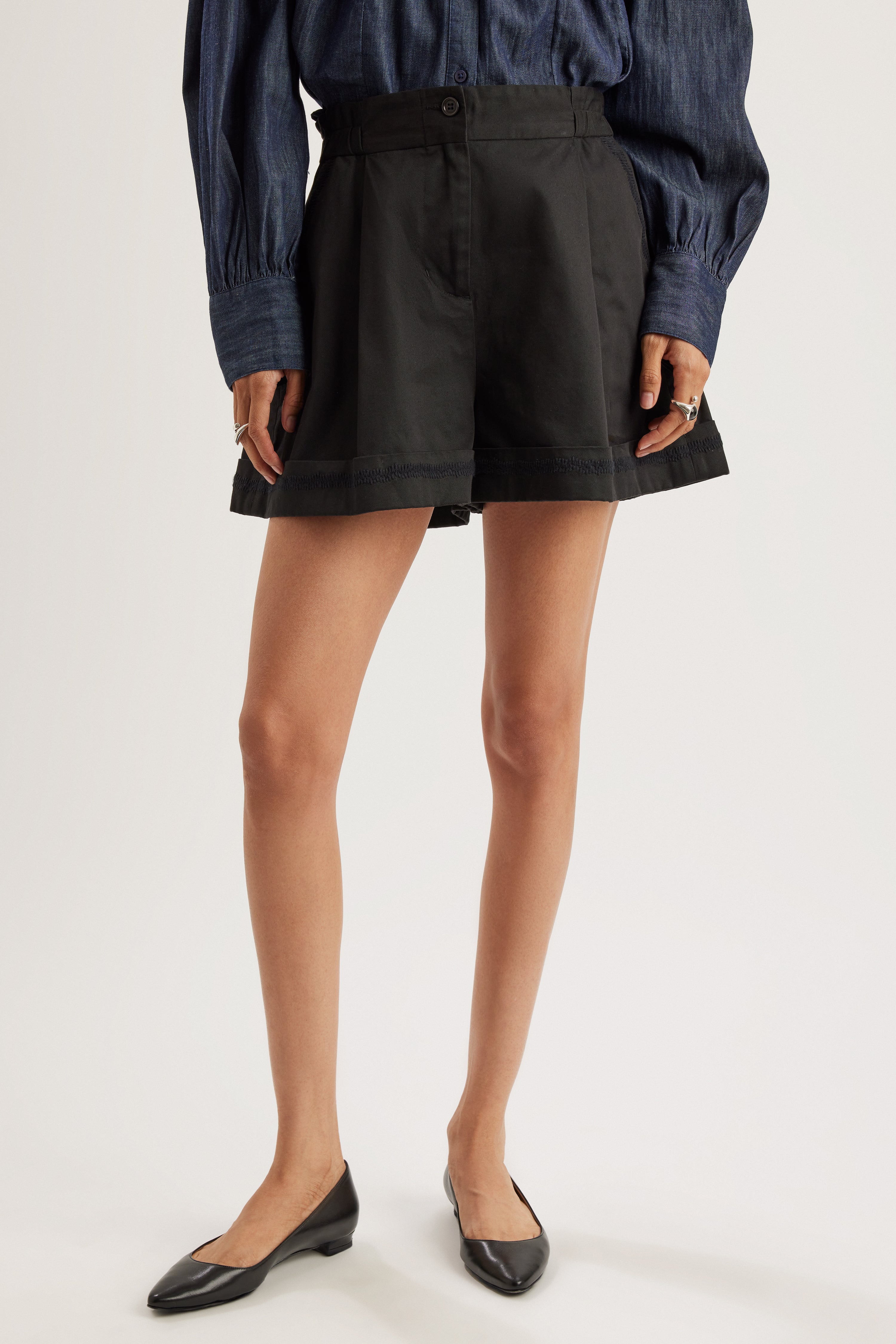 Duinen Emb Short in Black