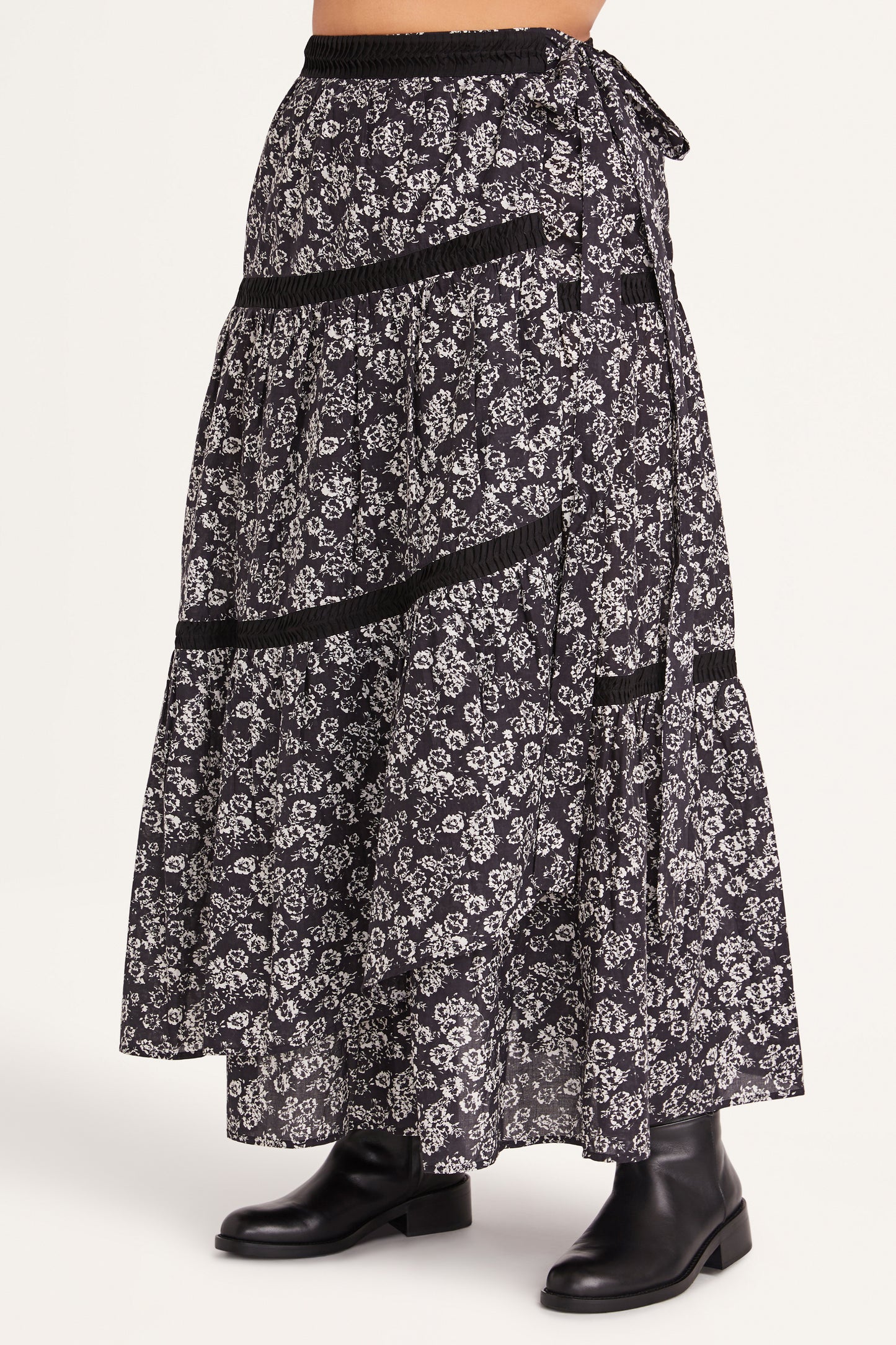 Prins Skirt in Black Stamped Floral Print