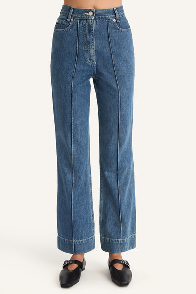 Beacon Jean in Mid-Blue Wash