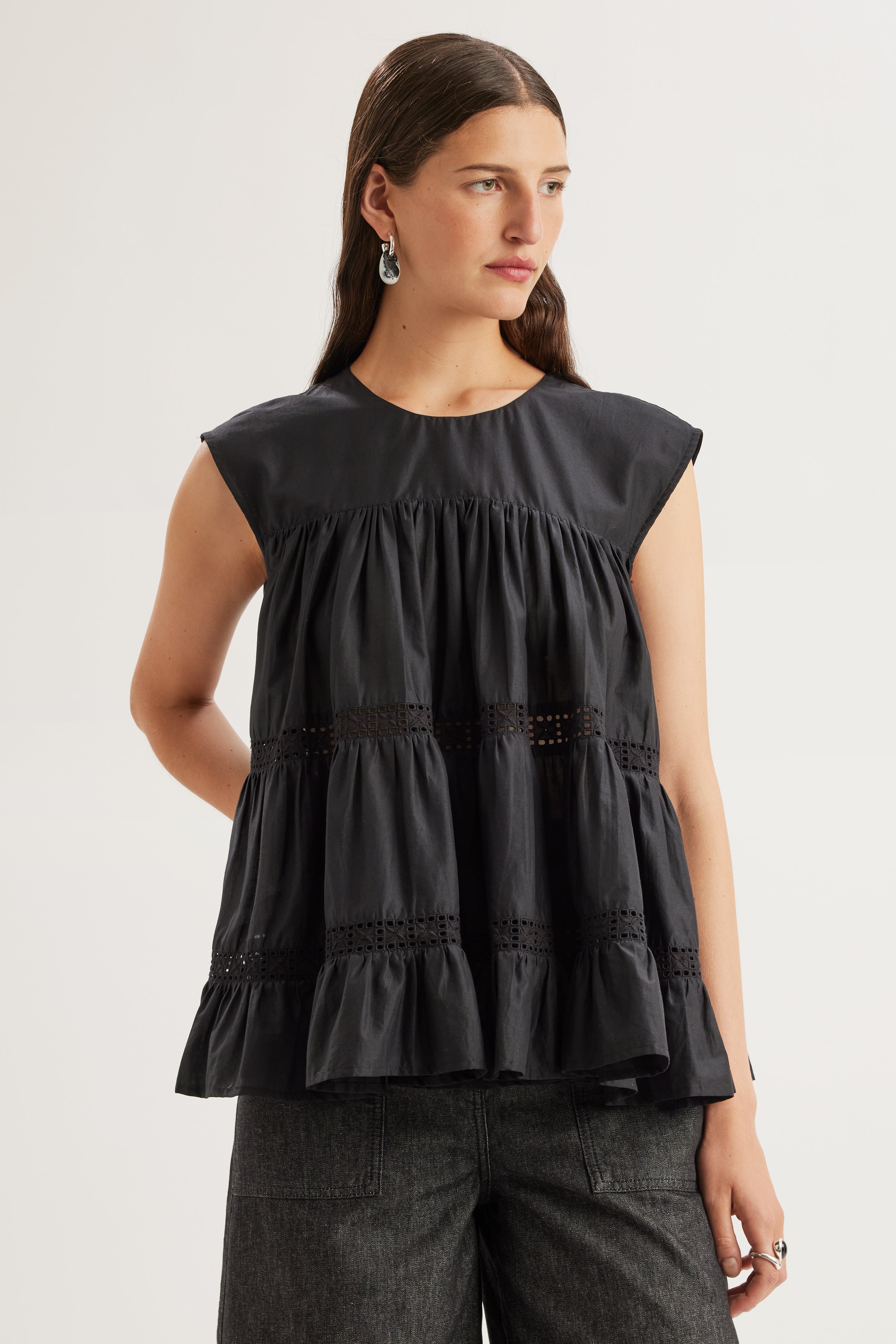 Quai Top in Black