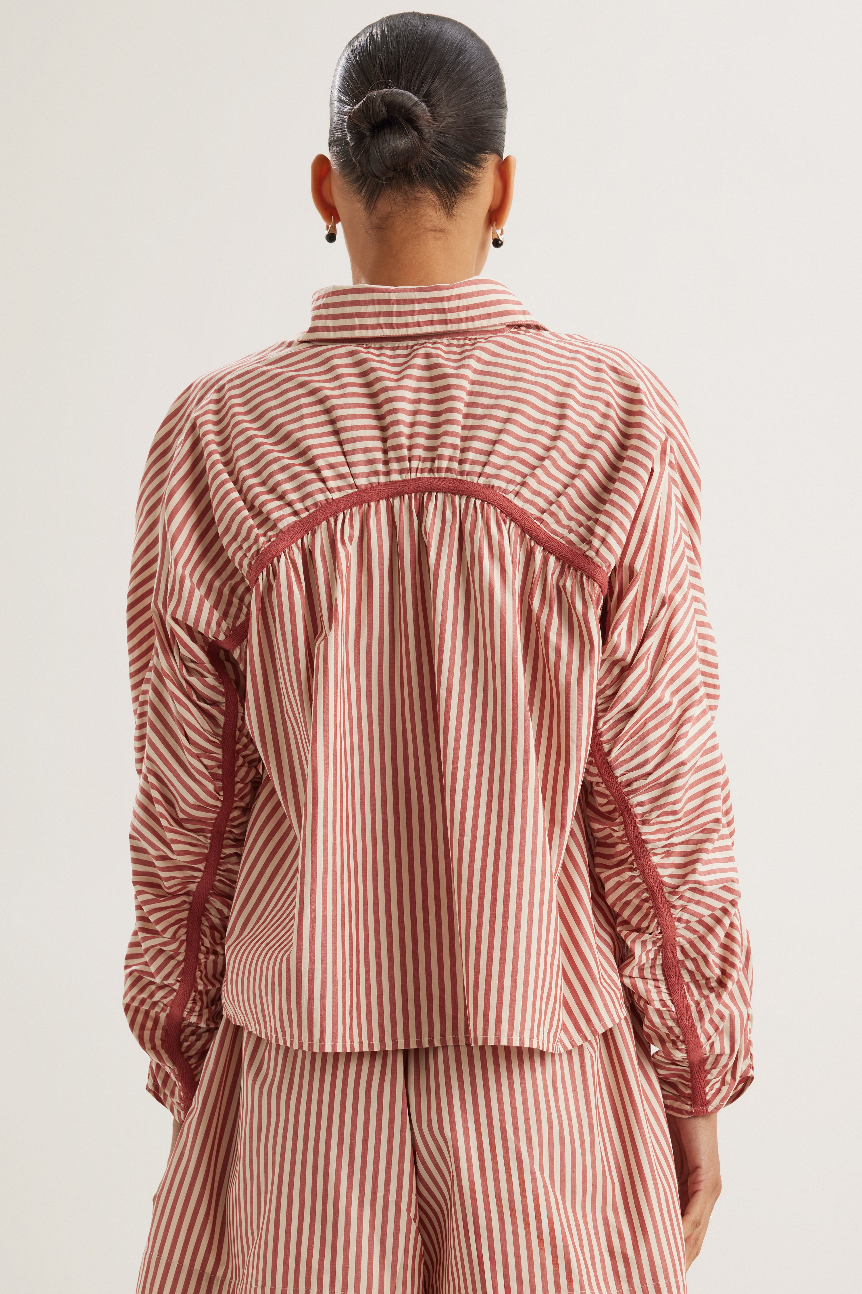 アパルトモン【XIRENA】STRIPEシャツ　ボルドー Scarlet Stripe Monroe Shirt