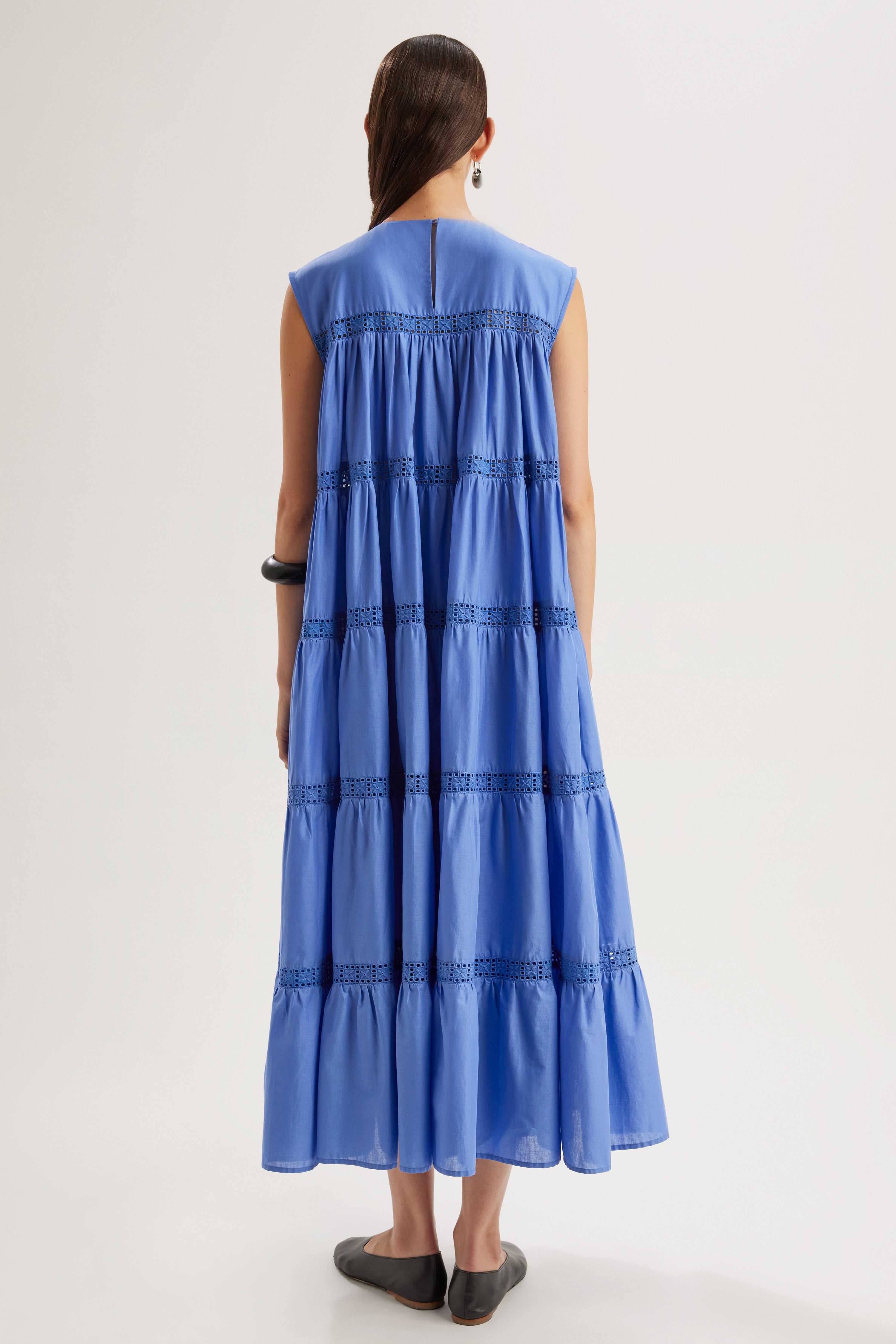 DRESSTERIOR  カットソー、atelier MERCADAL サンダル Lanai Popover Dress in Golden Eyelet – MIRTH