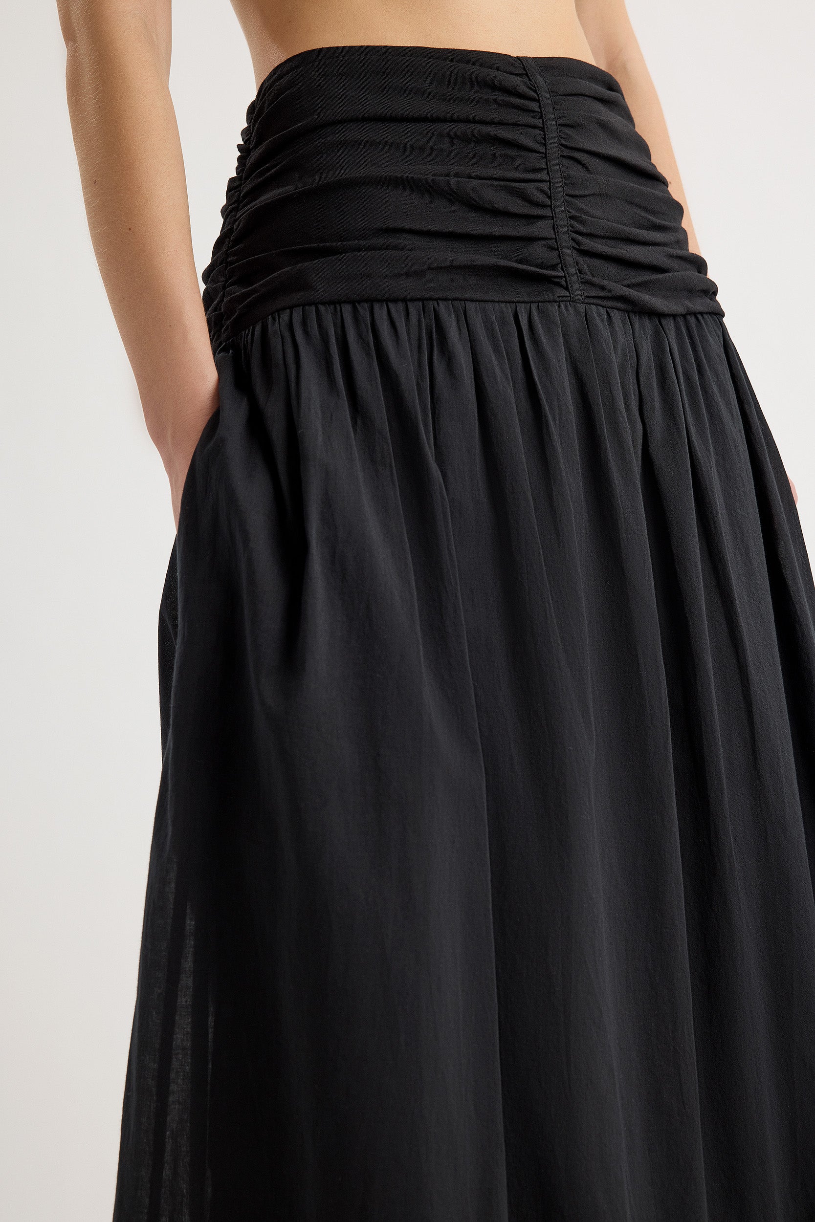 Ceniza Skirt in Black