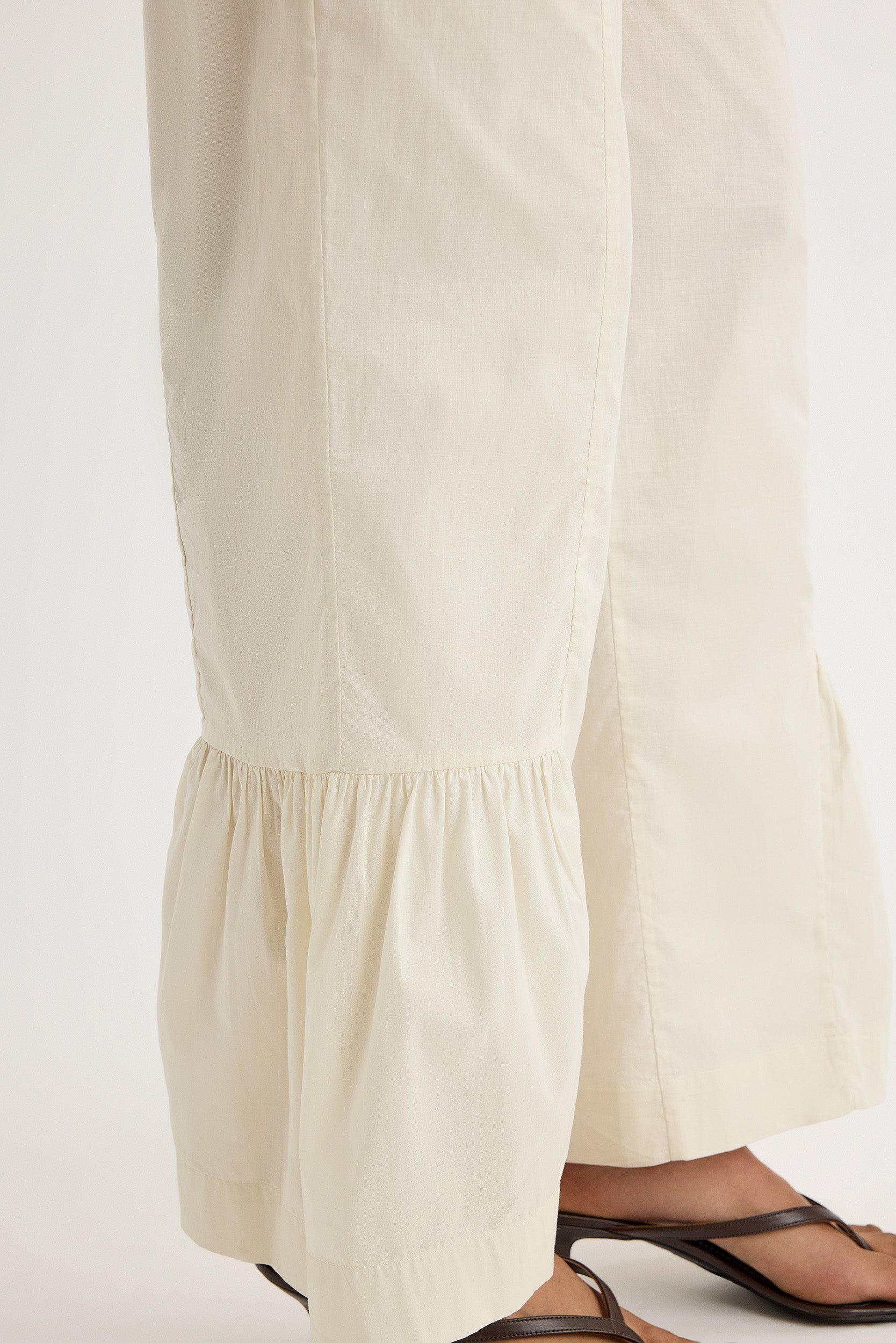 Amaya Pant in Chalk