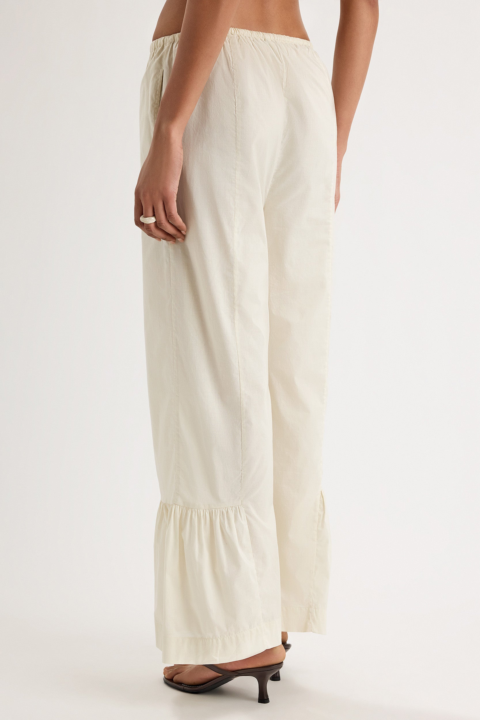 Amaya Pant in Chalk