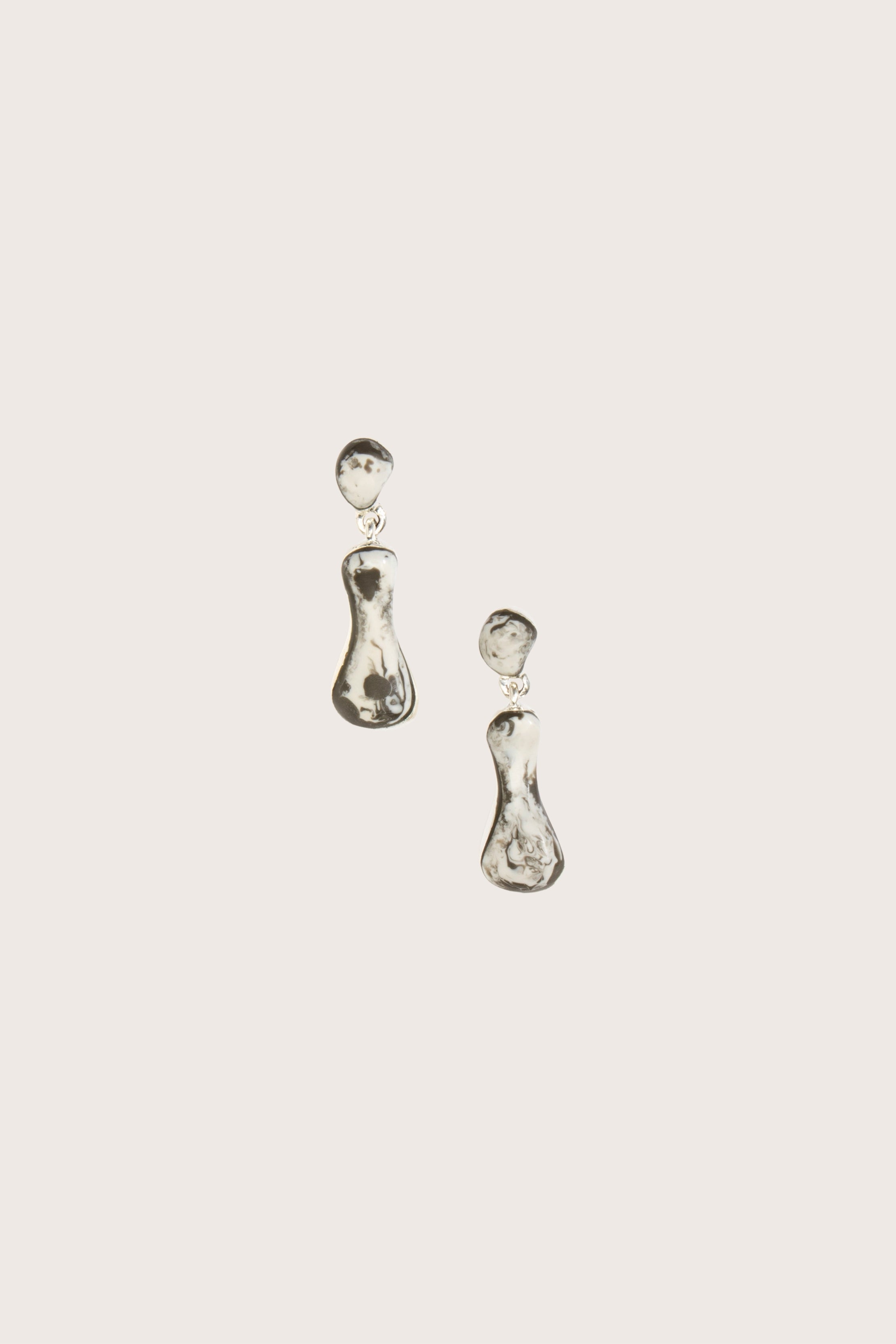 Medium Bones Earrings in Granite/Silver