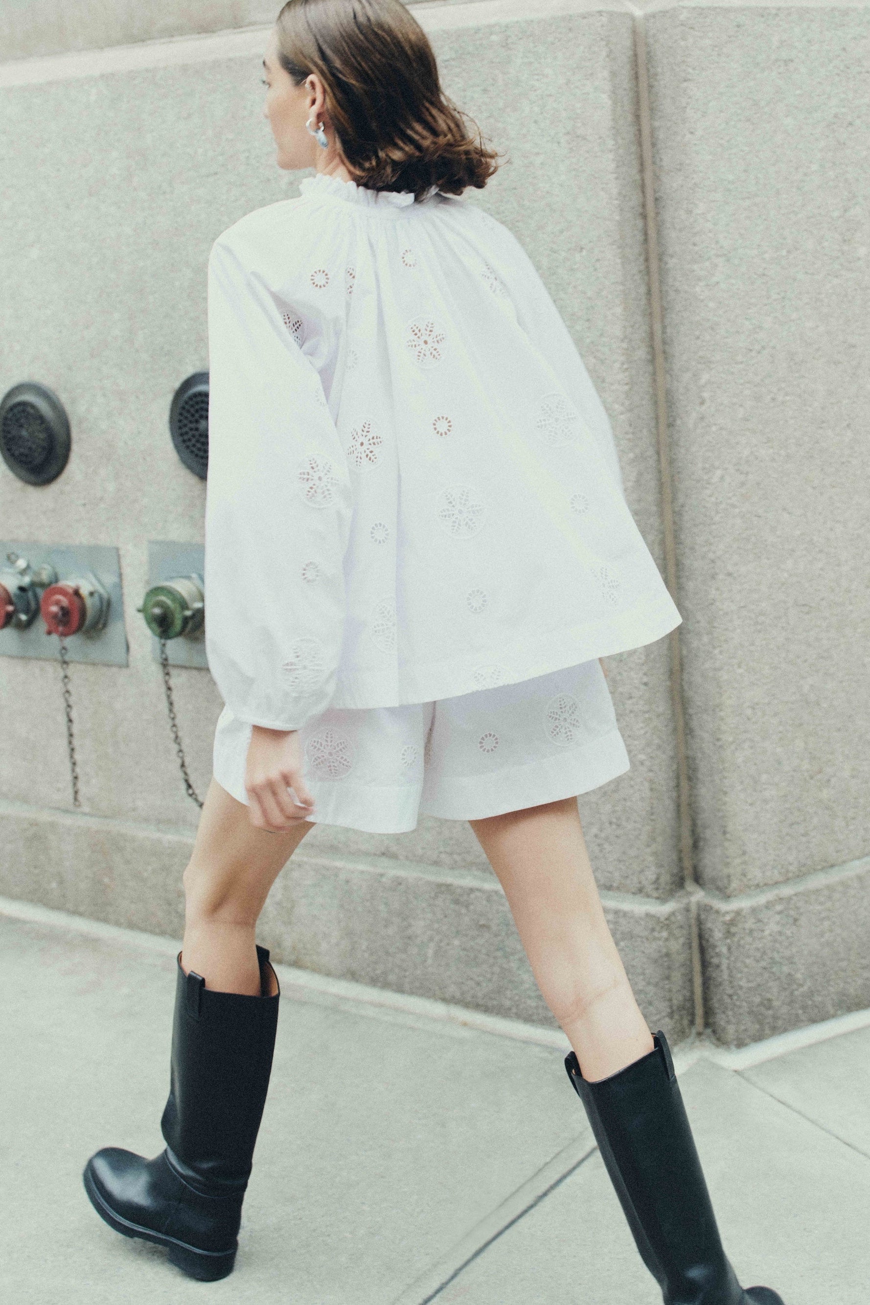 Antibes Eyelet Short in White