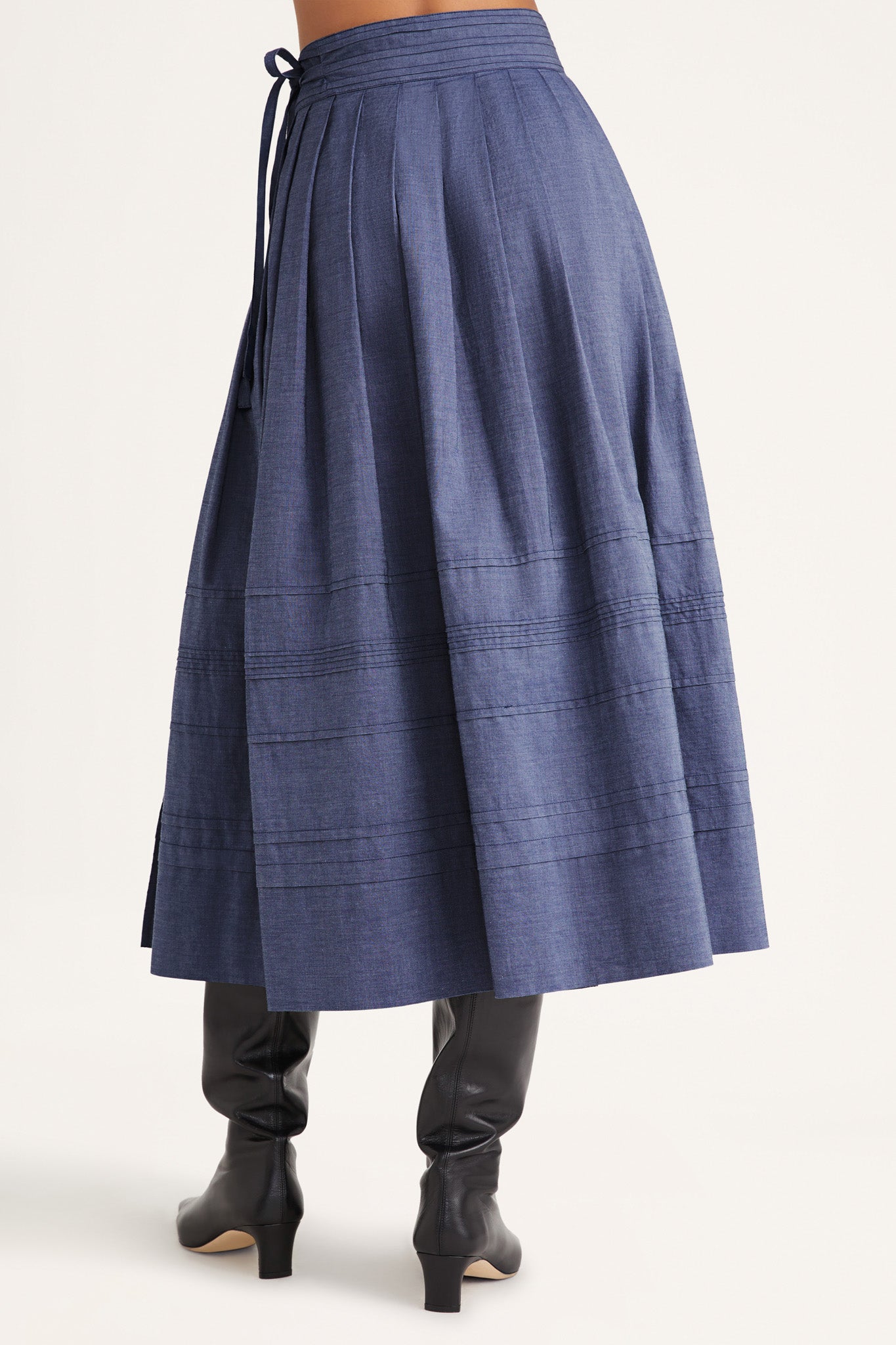 Aparejo Skirt in Dark Chambray